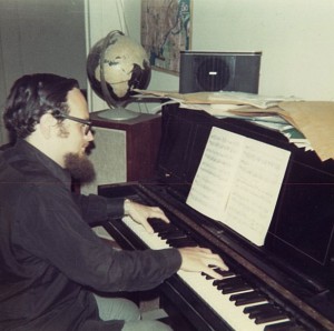 Arnold-Rosner-at-piano-(Bronx,-6-74)
